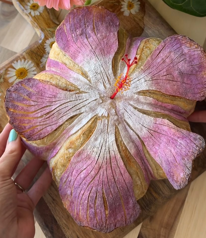 loeysmiffy's tweet photo. a hibiscus loaf?!! this gotta be the most beautiful loaf that was ever made!!! https://t.co/oAd3rSb3X1