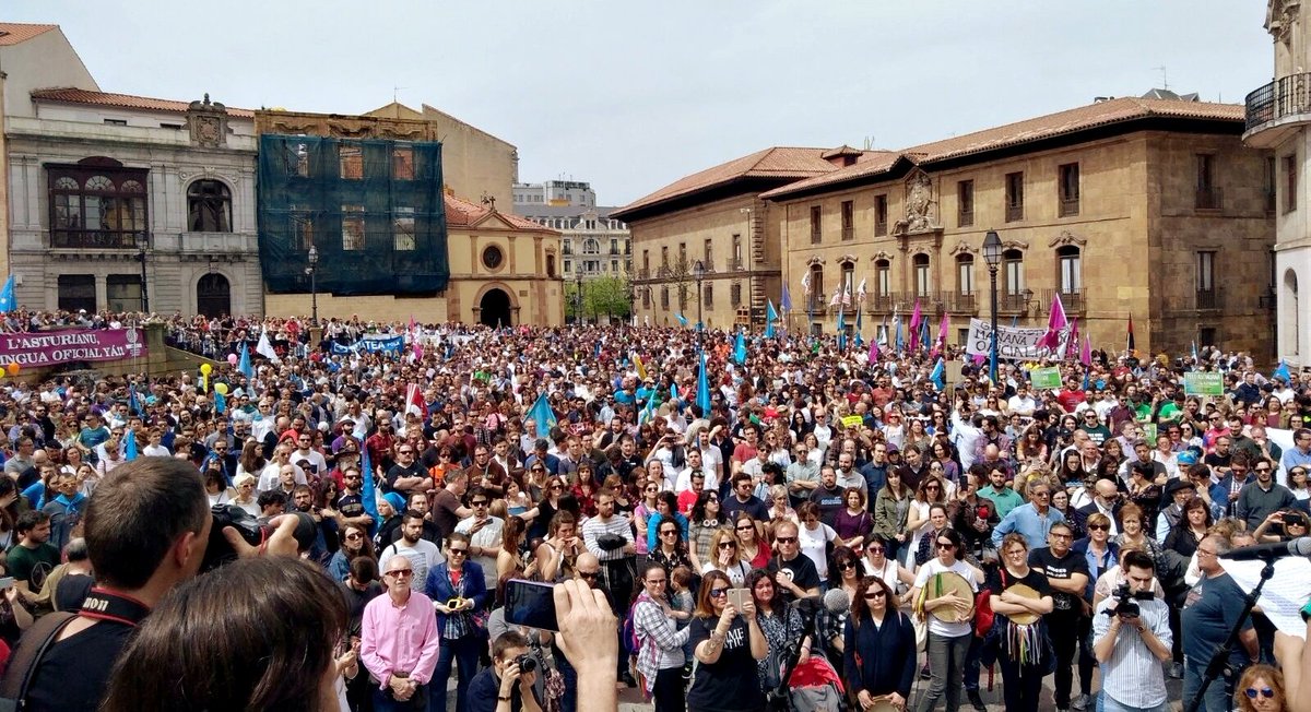 Les nuestres llingües propies son un bien cultural inmensu, patrimoniu de tolos asturianos y asturianes, pero tamién de tola humanidá. Si llegaren a desapaecer sería imperdonable, polo que ye obligación de los poderes públicos poner tolos medios pa que sigan falándose #oficialidá