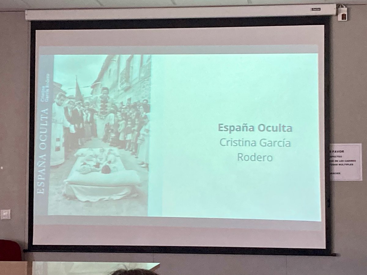 Bovalar Projecta (@bovalarprojecta) on Twitter photo Natalia Del Olmo i Patricia García ens expliquen el projecte amb <a href="/redplanea/">PLANEA, red de Arte y Escuela</a> sobre ús del mòbil en adolescència 📸 Identitat adolescent 📚 Fancines #Permea #Diversitat #Compartim Natalia Del Olmo i Patricia García ens expliquen el projecte amb <a href="/redplanea/">PLANEA, red de Arte y Escuela</a> sobre ús del mòbil en adolescència 📸 Identitat adolescent 📚 Fancines #Permea #Diversitat #Compartim