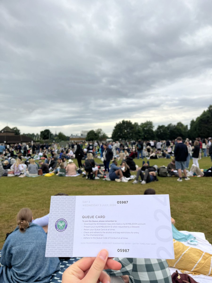 First time at Wimbledon with tennis expert <a href="/oliviachristie_/">Olivia Christie</a> <a href="/ViewFromTheQ/">The Q</a> 🎾