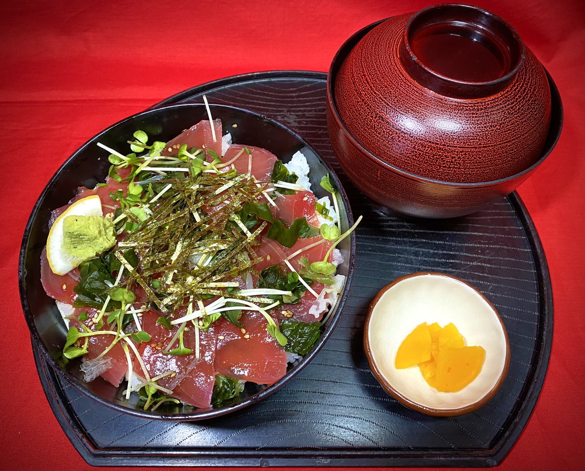 asashiomax's tweet photo. あさしお丸の丼物達のご紹介🕵🏾‍♂️✨️

1.海鮮丼(お刺身を数10枚乗せてます)
2.まぐろの漬け丼(自慢のタレ染みてます)
3.海鮮親子丼(サーモンといくら) https://t.co/cBwVbBWdmc