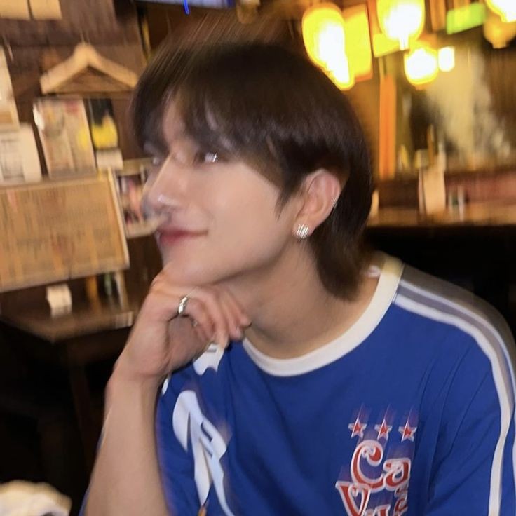 hii everyone😶‍🌫❕adakahh yang ingin berteman dengan kuu??, soalnyaa aku baru di izinin bundaa buat akun twitter AHIHIHI. yang suka jb-jb bolee bgtt. Carat onlyy yupp💋❕#svtmania #caratmania #moots