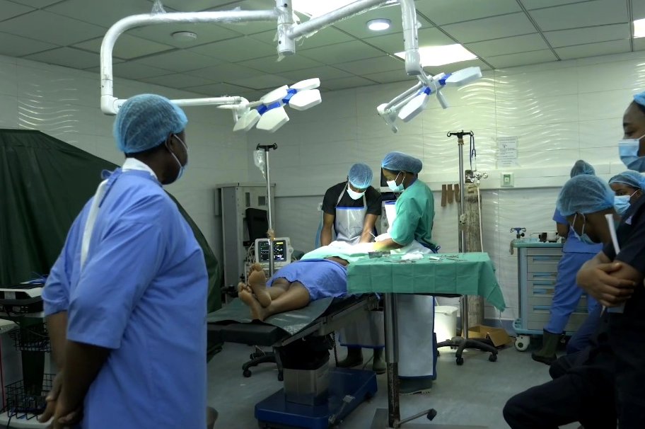 TheREANigeria's tweet photo. #RETakes - Olufemi Akinyelure on REA's #energizinghealthcare efforts through clean, sustainable energy technologies.
🔌+ 🏥 5,000KWp capacity of renewable energy delivered, impacting 100 healthcare institutions nationwide
Read more https://t.co/DPSbR2QHc4. https://t.co/UYJDOJW5aH