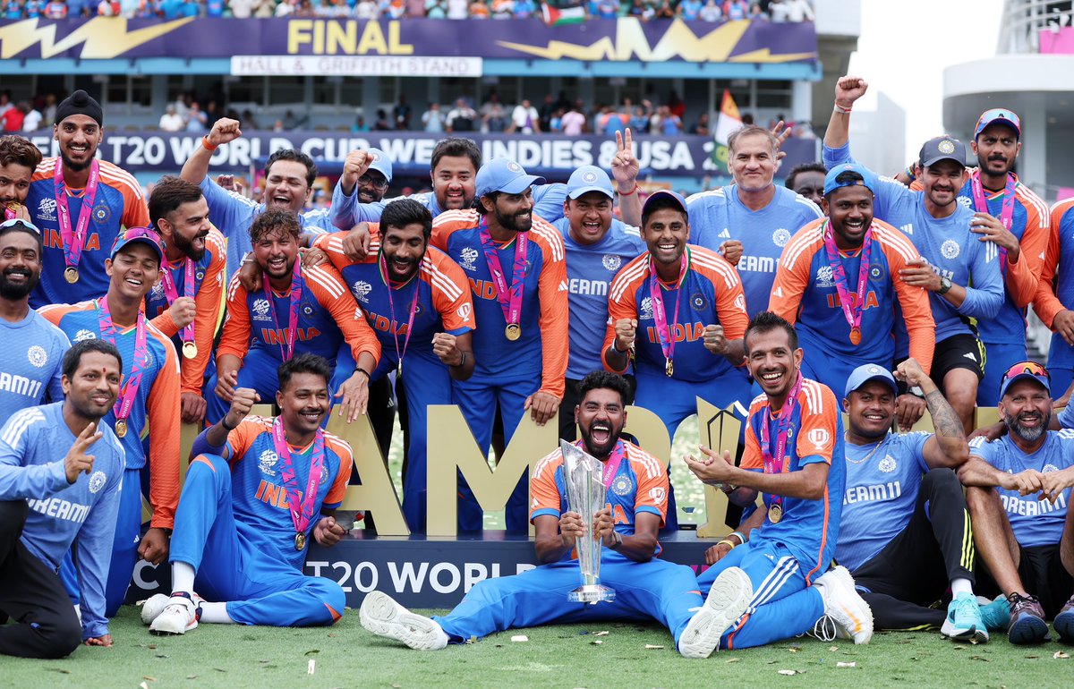 imSgarima's tweet photo. उन्हें था ग़ुमान हमारी उड़ान में कहाँ दम है। 
और, हमें था भरोसा कि आगे आसमान भी थोड़ा कम है। 
C.H.A.M.P.I.O.N.S. ❤🇮🇳🏆

#TeamIndia #WorldChampions https://t.co/7V4BtmpVvf