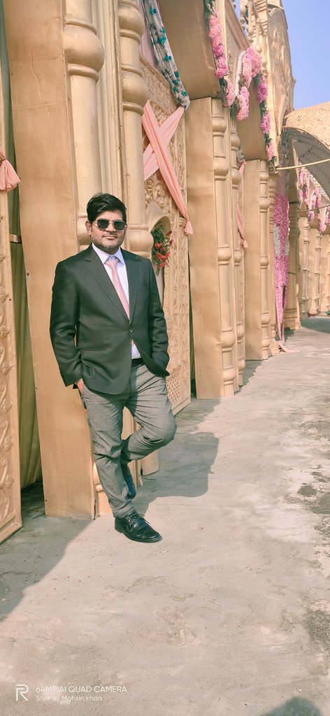 mohsinsceh's tweet image. हमको नीचे उतार लेंगे लोग
इश्क लटका रहेगा पंखे पे