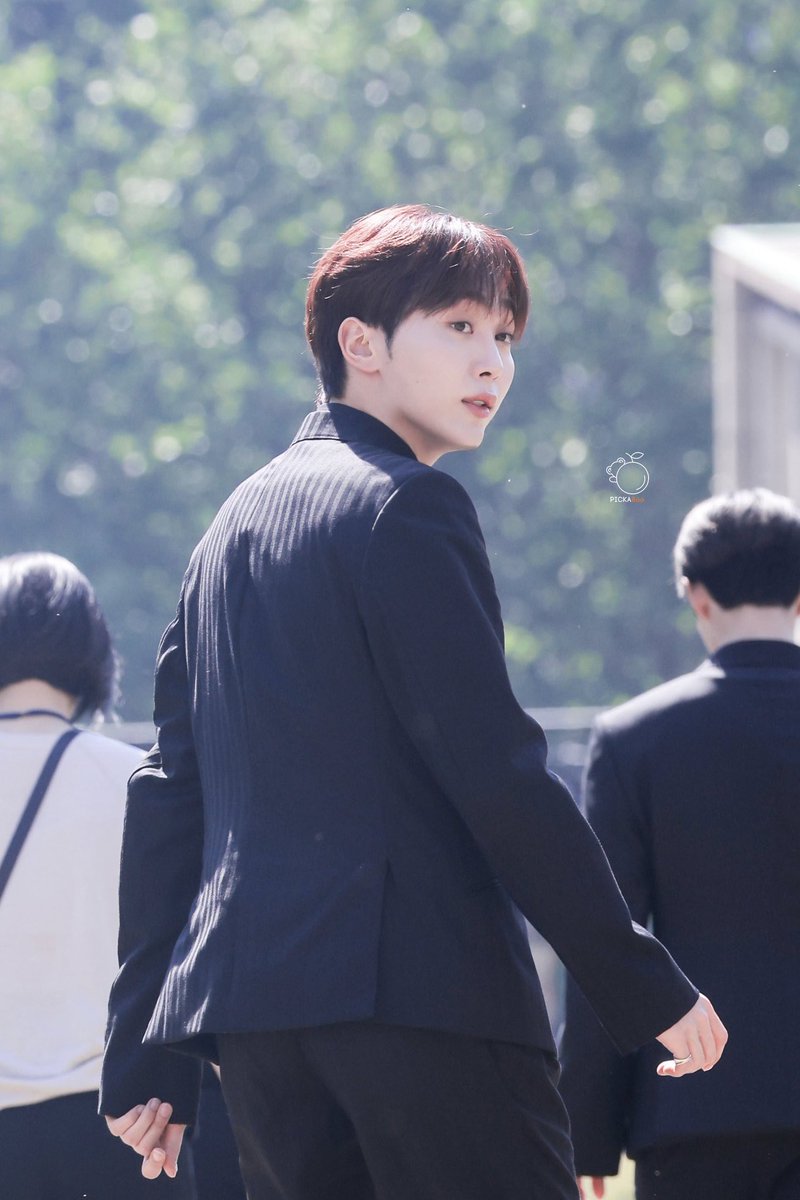 uribooslatte's tweet photo. this picture of seungkwan is giving main character in a romance kdrama 🩷 https://t.co/ywopgxwOs5