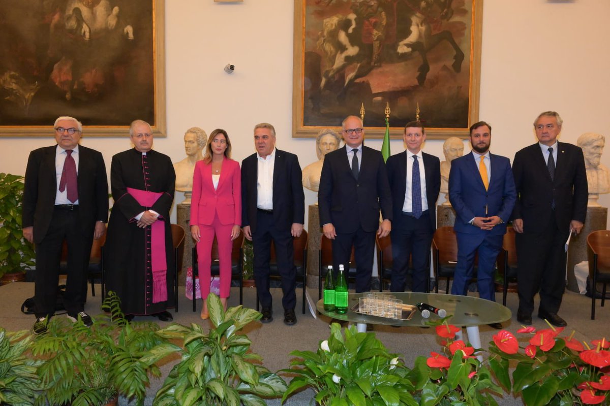 CislNazionale's tweet photo. Il leader Cisl #LuigiSbarra oggi a Roma presso  la Sala della Protomoteca del Campidoglio dove concluderà l’iniziativa della @CislRomaRieti: **Destinazione Roma. L’agenda per il giubileo 2025’ ** https://t.co/48wRepEPi7
