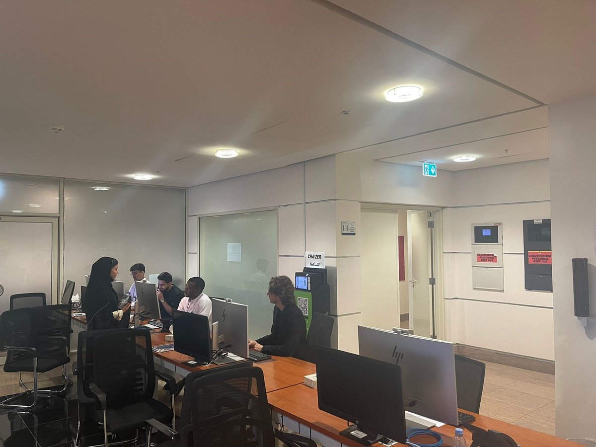 AlfaisalAffairs's tweet image. #Alfaisal_University admission #help_desk operated by students to help and serve applicants