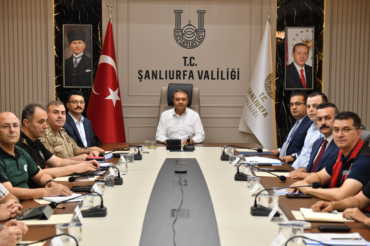 Vali <a href="/hasansildak/">Hasan ŞILDAK</a> başkanlığında, Şanlıurfa’da yaz aylarında su kanalları, baraj ve göletlerde meydana gelen boğulma olaylarının önlenmesi amacıyla alınacak tedbirlerin ele alındığı koordinasyon toplantısı gerçekleştirildi. 

Vali Şıldak, alınacak yeni önlemler ve kurumlar