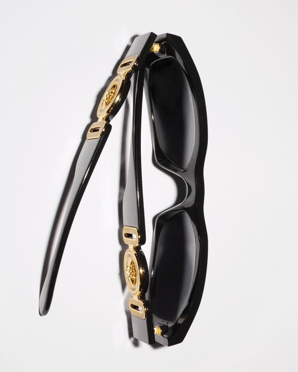 Medusa Biggie sunglasses for #VersacePreFall24

Now at e-versace.com/Prefall2024
​​
#VersaceEyewear
#Versace