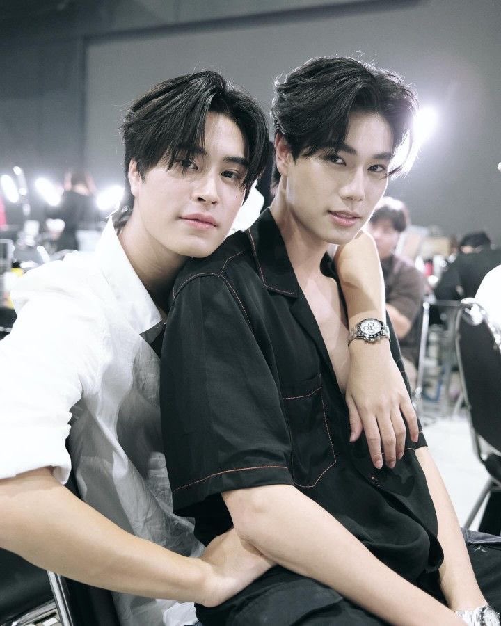 gemicentil's tweet photo. the boys                               their first kiss https://t.co/xgyhehcrZB