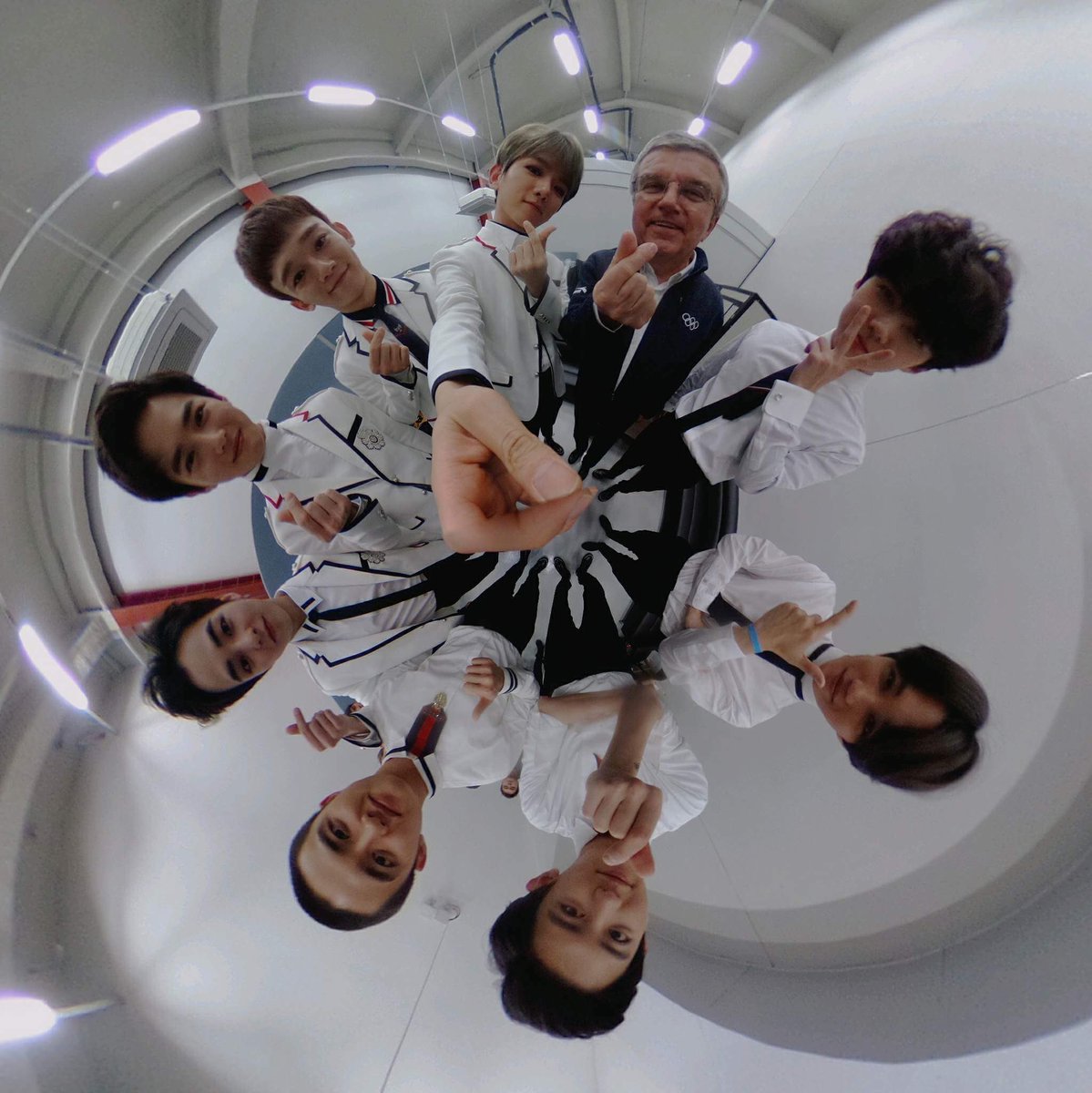 ZvT1lp's tweet photo. まさかの約6年越しに平昌オリンピック閉会式裏側での新たな写真が出るとは…😭 https://t.co/vIVBkT2bkM