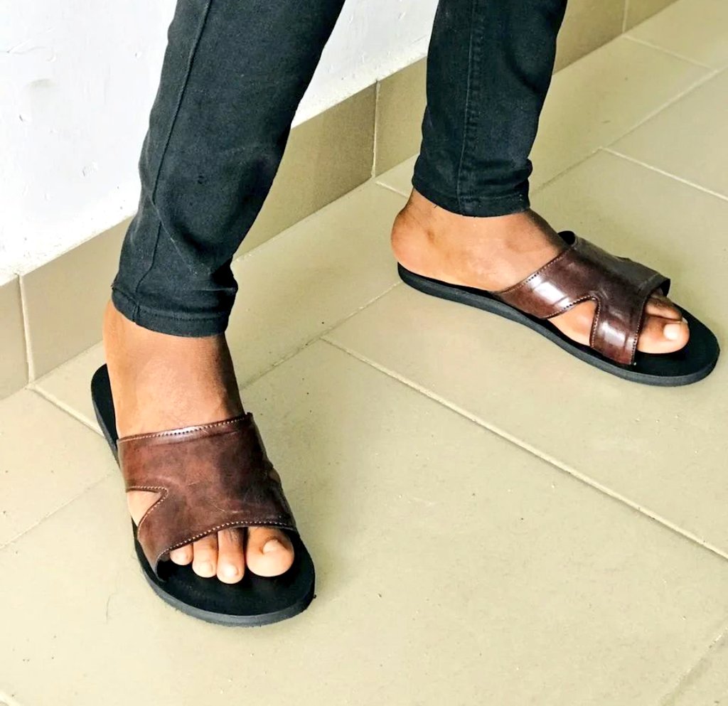 CharityFlora1's tweet photo. Naomba Nisaidie Kurepost Hizi Sandals Bado Zipo Na Bei Ni Ile Ile Ya Mtanzania😊

🔸Zinapatikana Jumla Na Rejareja
🔸Price Ni 15k
🔸 Whatsapp/Call 0688759534
🔸Size 40-46 With Different Style
🔸Yes We Do Delivery Nchi Nzima Kwa Gharama Za Mteja

📍 DSM

Kindly Repost Thankyou❤️ https://t.co/DO8Yr0IPn4