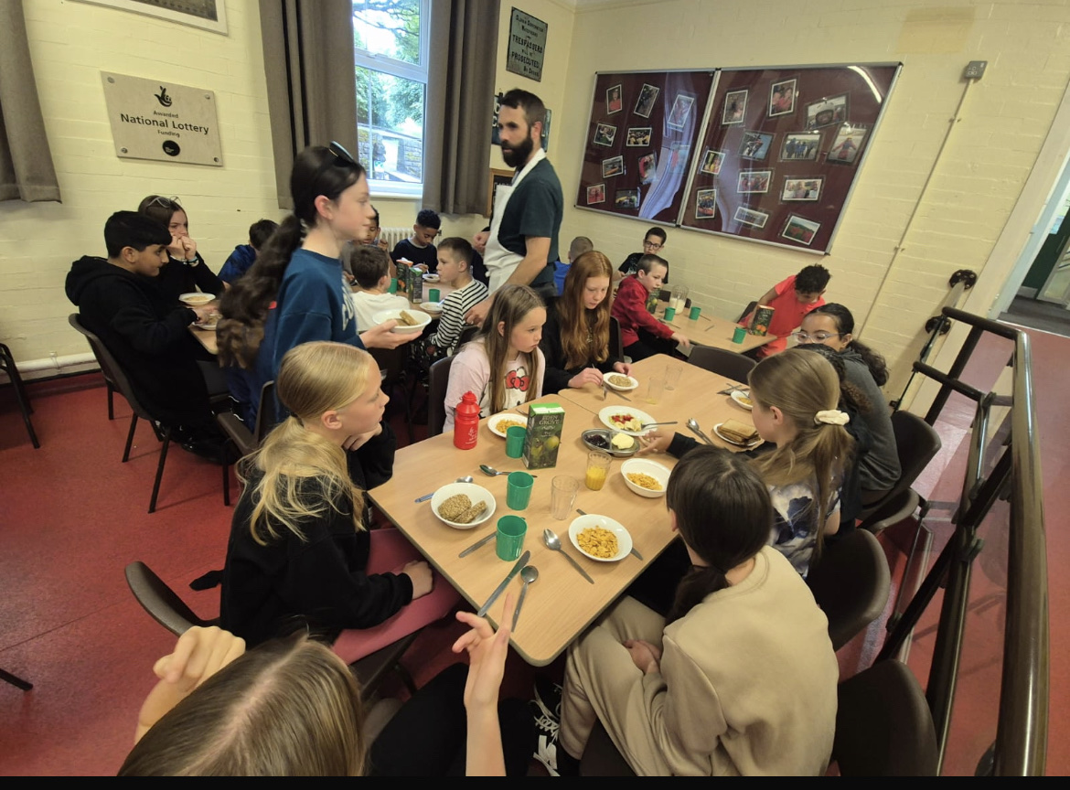 WillowparkAc's tweet photo. Breakfast time at Castleshaw. Filling up for another exciting day. #CastleshawDay2 #ghyllscrambling #Residential https://t.co/0VhKYosaua
