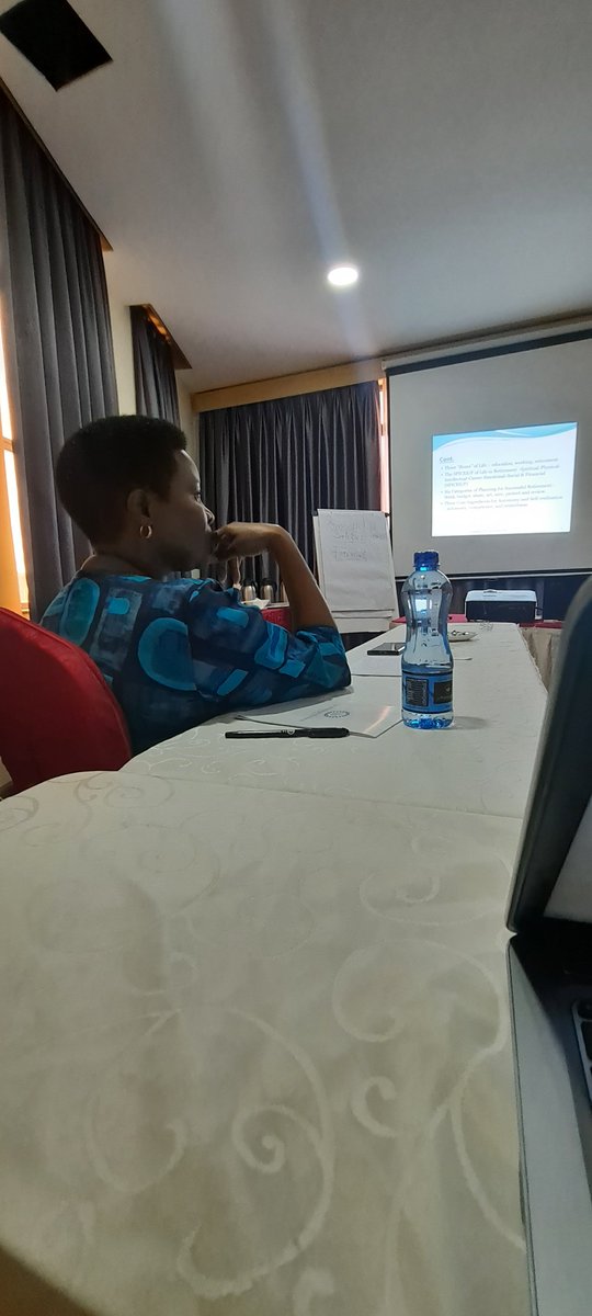 LeagileOfficial's tweet photo. Empowering our participants with the essentials for a secure future. Today's retirement planning session is a step towards financial independence. #TrainWithLeagile #RetirementPlanning #FinancialWellness #FutureIsReady #EmployeeDevelopment #SecureFuture https://t.co/Hcm8T4VjMX