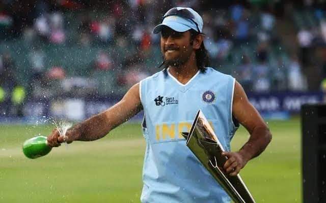 Dj_offl's tweet photo. No coach ❌
No #Bumrah ❌
No #HardikPandya ❌
No IPL experienced Players ❌
No DRS ❌
No support from BCCI ❌
No Jay Shah ❌
Still my man deal all the problems in his left hand and won 2007 T20 WC with ease 💯

The Man, The Myth, The Legend, The MSD 
The Goat 👑 The Champion 🏆 https://t.co/JYKSEdN9Q1