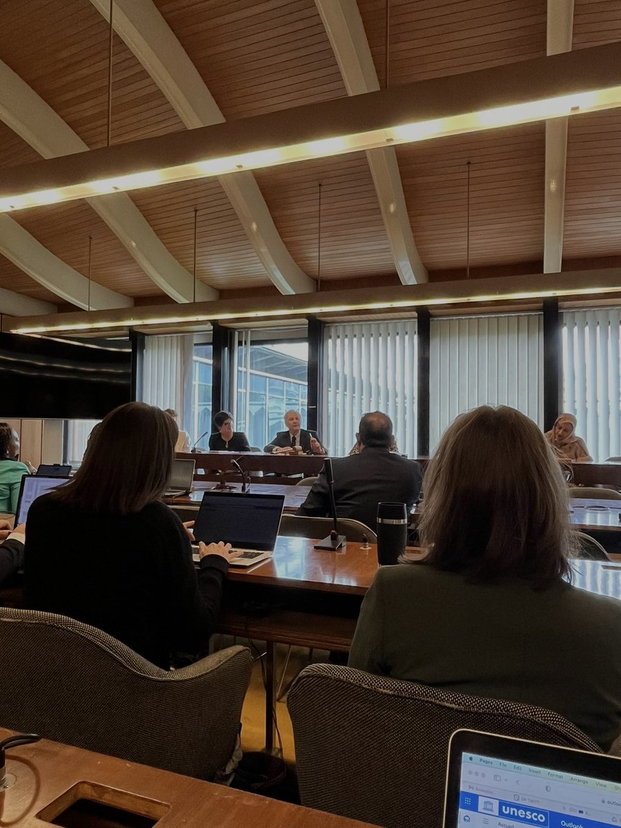 Chaleureuses félicitations au nouveau président de <a href="/gafunesco/">Groupe francophone de l’UNESCO</a> l'Ambassadeur Philippe Franc <a href="/France_UNESCO/">La France à l'UNESCO</a>. Un grand merci à la méritante Ambassadrice du Gabon <a href="/RachelOgoula/">Rachel Annick Ogoula Akiko</a> qui a accompli 2 années riches de succès👏🇺🇳.