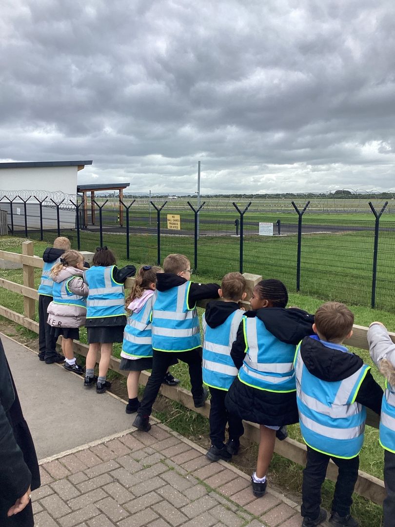 WillowparkAc's tweet photo. And to add to the experience, we saw lots of transport including trams, lorries and buses on the way there too!  #EYFS #Transport #Airport #Curriculum https://t.co/q5OwaLuK9j