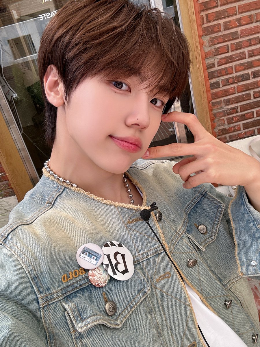 [📸]
#AfterStageTea X #SENSITIVE_SEONGMIN
<a href="/DearKlairs/">클레어스</a>
⠀
#CRAVITY #크래비티
#성민 #SEONGMIN