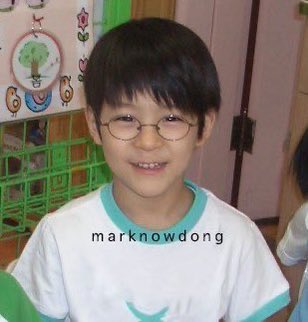 jnomoong's tweet photo. เห็นโน่ตอนเด็กๆกี่ทีก้อเอนดุอ่ะ เด็กที่ตอนอยุ่โรงเรียนใส่แว่นเปนแฮรี่พอตเตอร์น้อย พอคุนแม่พาไปถ่ายงานก้อต้องถอดแว่นออก เห้อ เอนดุ ชั้นคลอดเด้กคนนี้มาเองจริงๆ 🫳🏻🫳🏻🤱🏻 https://t.co/RwyQQdPVHA