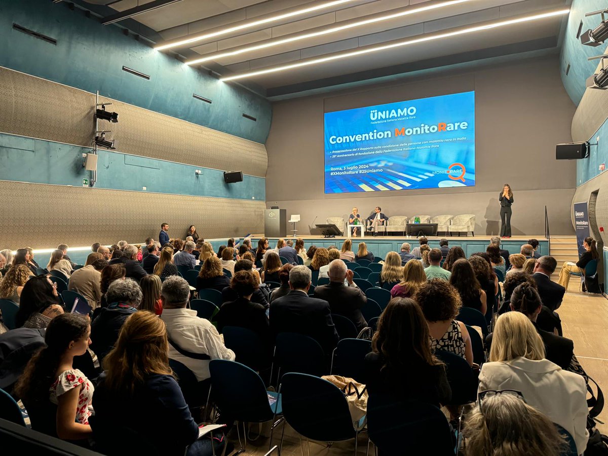 uniamofimronlus's tweet photo. La Convention #MonitoRare inizia con i saluti del Ministro per le Disabilità @Ale_Locatelli_ e del Sottosegretario alla Salute @marcellogemmato. Tra poco la presentazione del X Rapporto sulla condizione delle persone con #malattiarara in Italia.
Diretta🔗https://t.co/WYgpZOrurC https://t.co/2RhMT0z4Db