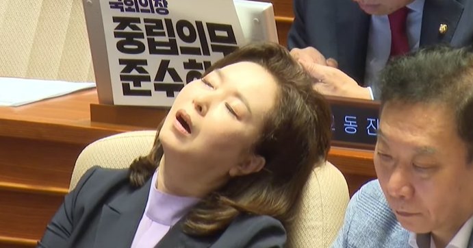ESKdb7tHiavmNLn's tweet photo. 직장 나와서 쳐자고있네.
월급은 꼬박꼬박 받아가고..
여기가 씨바 여관이냐? https://t.co/sqieqBAiWc