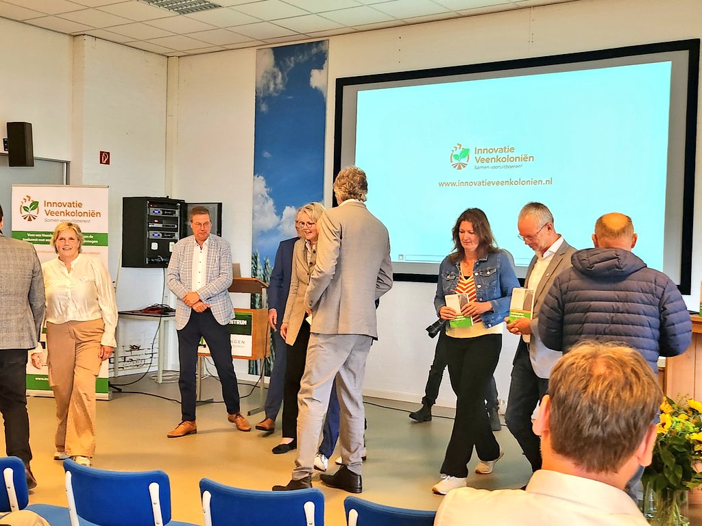 Het gebiedsplan Veenkolonien wordt door het bestuur van <a href="/InnovatieVeen/">Innovatieveenkolonien</a> aangeboden aan de verschillende overheden. Een plan gemaakt door alle stakeholders in de regio.
Het geeft aan de veerkracht en innovatie van de landbouw in het gebied.