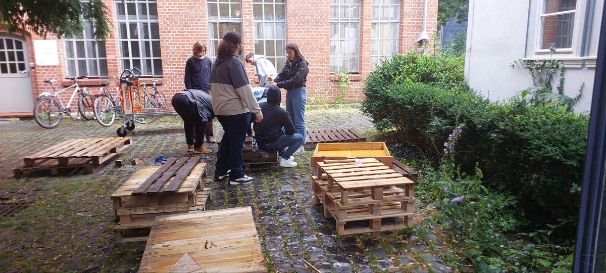 UlaMerie's tweet image. We are now working on site as part of Kassel Reloaded: Design-Build Workshop #Olof-Palme-Haus - Kassel . Great cultural experience and students exchange from #Iraq #Egypt #lebonan and #Germany