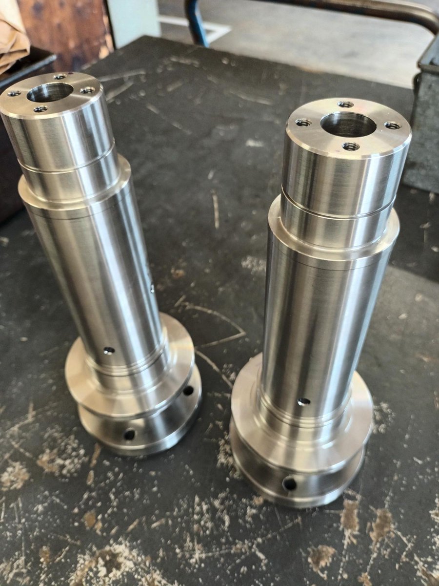 Twin spindles after chroming, just waiting to be inspected. 
⁠
#RotaryUnions #swiveljoints #ukManufacturing #leamingtonspa #ukmfg #gbmfg #ukmanufacturer #engineers #engineering #maintenance
