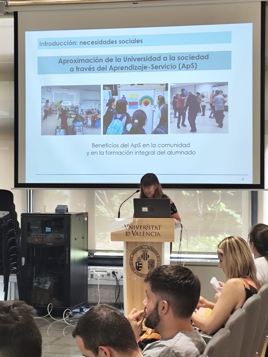 FacFisioUV's tweet photo. Posteriormente se han presentado las comunicaciones libres organizadas en 4 áreas temáticas: experiencias de Aprendizaje-Servicio, metodologías docentes innovadoras, simulación clínica y el desarrollo de competencias transversales. https://t.co/YpPuh3VzTf