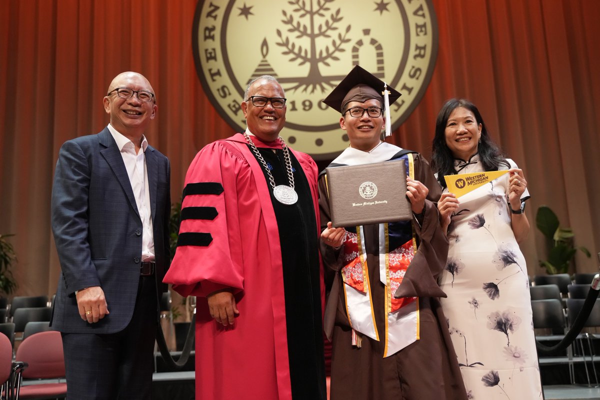 WesternMichU's tweet photo. Congratulations again to the 2024 summer I graduating class, and go Broncos! 🎓💛🐴 We can't wait to see the positive impact you have on the world. https://t.co/L2NjzaJvSi