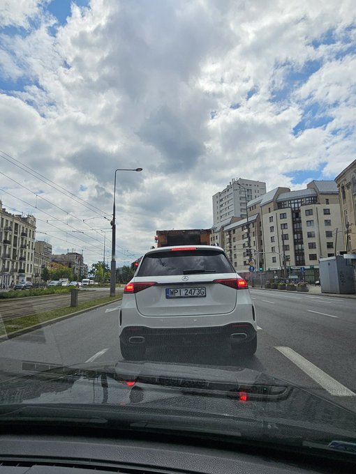 Czemu 50 letnim babom w fajnych samochodach wydaje się, że przepisy drogowe ich nie obowiązują? Pierdolona<a href="/tag/noweprofilowe"class="tags"><span>#noweprofilowe</span></a>