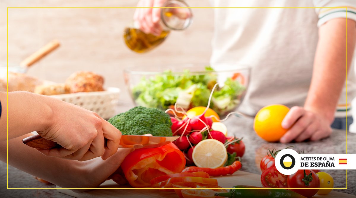 Comienza el 2025 con alegría y nuevos propósitos. ¡Feliz Año Nuevo! aceitesdeolivadeespana.com/diario-del-ace… #SaboreaLaVida