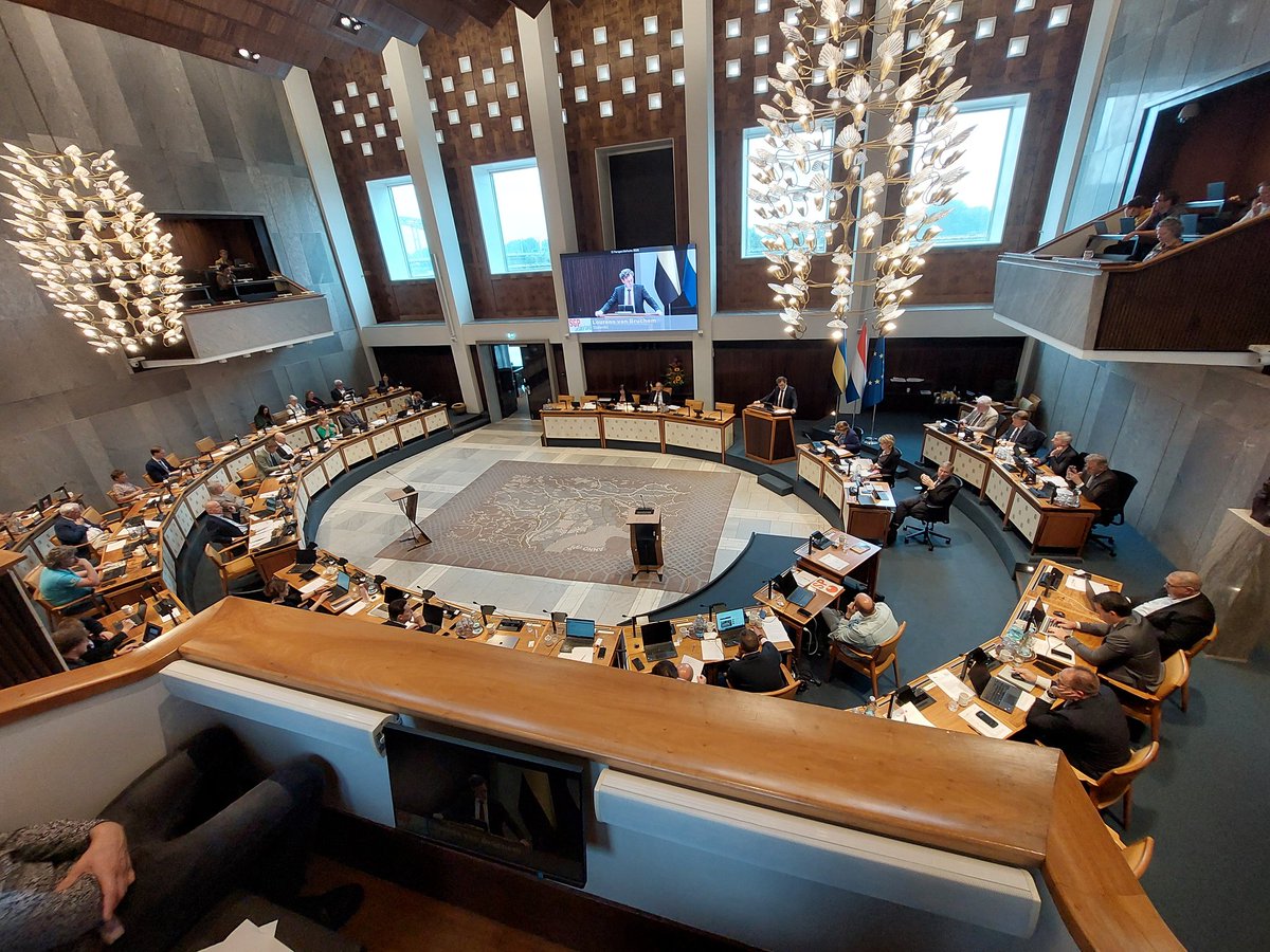 Vandaag met gemeenteraad en college <a href="/Gem_OostGelre/">Gemeente Oost Gelre</a> op visite in het huis der democratie <a href="/provgelderland/">Provincie Gelderland</a> gelijk een stukje perspectiefnota live meepakken. We staan er Provinciaal heel goed voor #elkeregiotelt