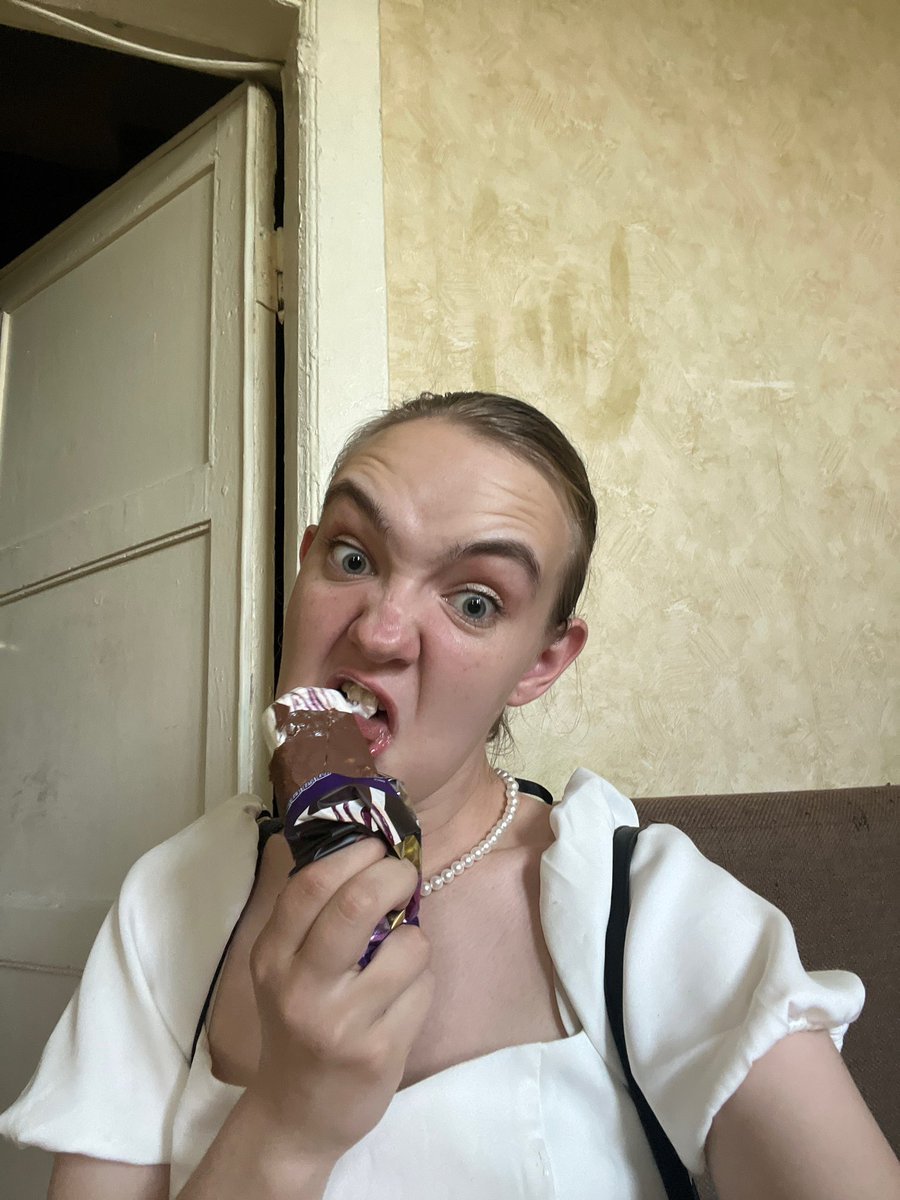 painderobe's tweet photo. С днем рождения меня
Мне теперь 22. Капец я мелкая еще, а ощущение, будто вся жизнь прожита. 
Я очень сильно надеюсь, что теперь я наконец смогу жить как я хочу и делать то, что захочу. https://t.co/zb4FEJkpXk