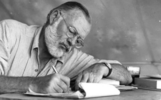 작가는 독자들이 이야기를 따라오기를 바란다.
작가는 '피리부는 사나이'다.
문장은 그가 연주하는 음악이며 독자는 그걸 듣고
따라가는 아이들이다.