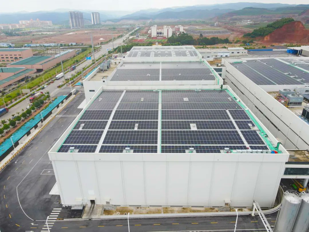RedSolar2008's tweet image. RedSolar's 5.57MW solar project for MIXUE Ice Cream &amp;amp; Tea in Guangxi is  grid-connected. The project integrates PV technology, with an annual power generation capacity exceeding 5.7 million kWh reduces carbon emissions by 7,176 tons annually, and supports energy-saving efforts.