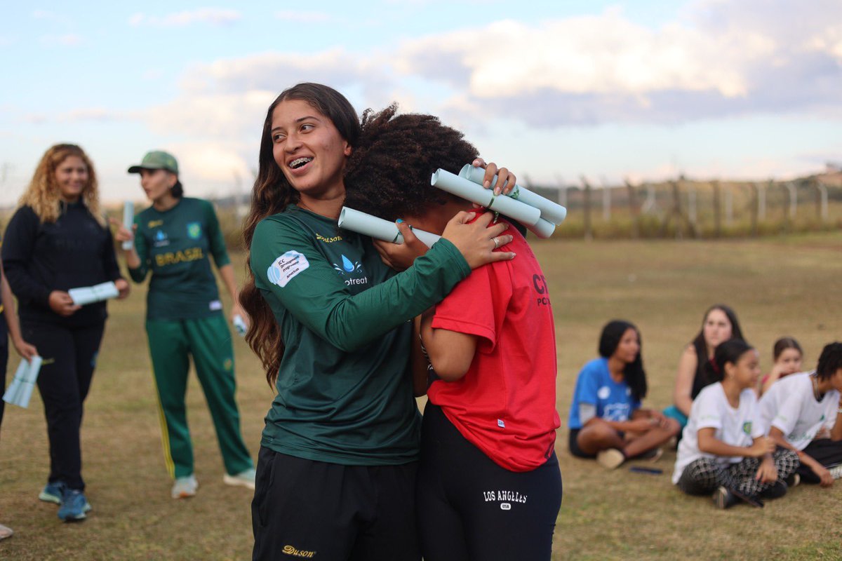 Doing it for the one that’s picking up the bat for the first time! 🏏❤️

Girls festival in Pocos yesterday
Marianne won WOTM award and burst into tears in our skipper Carols arms!

It’s easy to forget what cricket means to them! What recognition means to them.

These moments!🥹