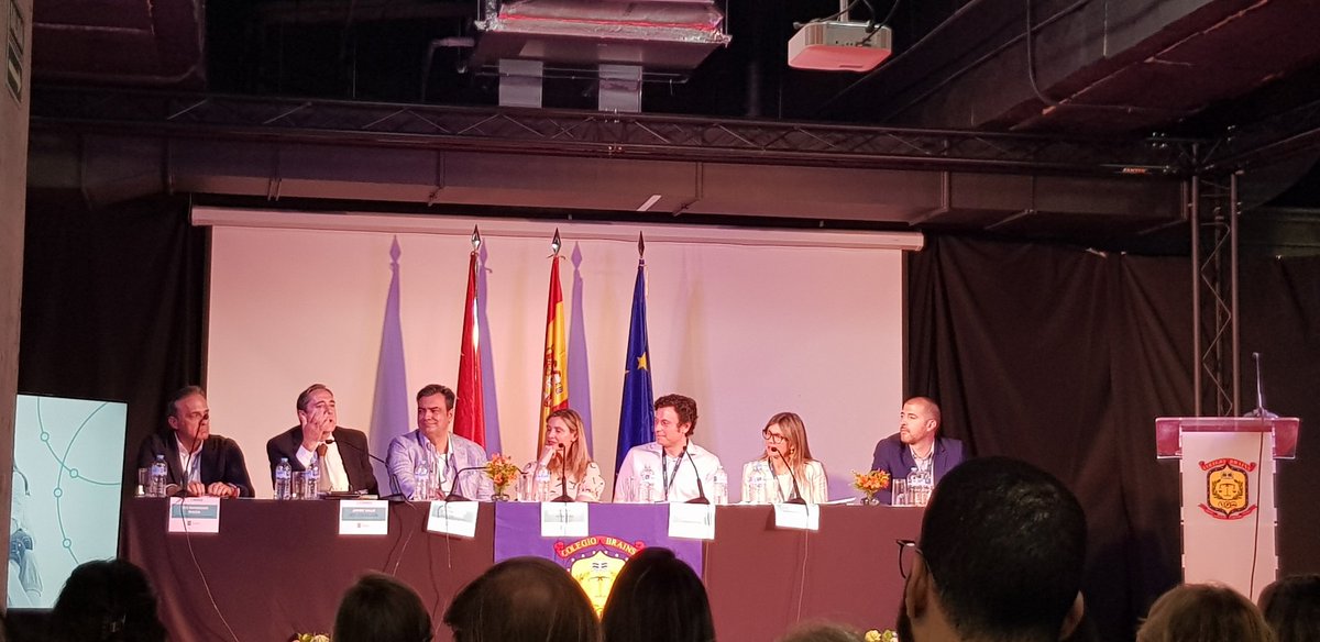 Increible mesa plenaria sobre La innovación en la educación. Tercera jornada del Simposio Educar con Fundamento en <a href="/Colegio_Brains/">Colegio Brains</a> Arturo Soria. #EducarconFundamento