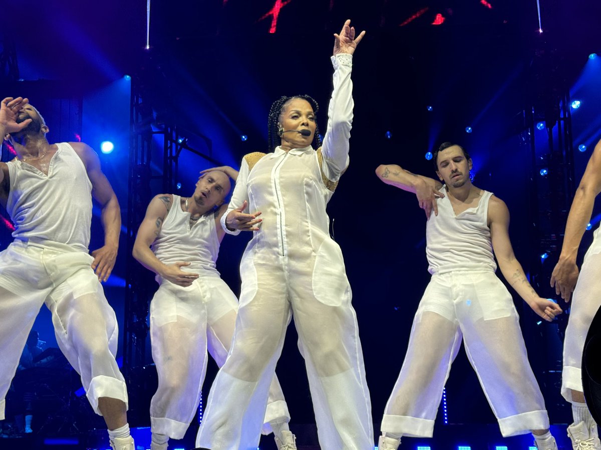 alittlepush1973's tweet photo. 1 week til Iโm back in the USA to see #janetjackson #TogetherAgainTour in New Jersey & Brooklyn. Soooo cannot wait, as this show was ๐ฅ in California โค๏ธ๐๐ฌ๐ง #janfam #ukjanfam - think itโs my fave J show since #allforyou #allforyoutour https://t.co/UqoyduZj9o