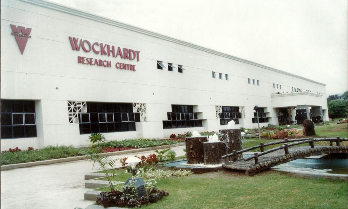 keastox's tweet photo. #Wockhardt shares #soared nearly 40% in 5 days, hitting a 52-week high of Rs 943 on July 3. #Boosted by two key #antibiotics nearing launch, which showed success in treating a US cancer patient. #Investors bullish on strong R&D and niche focus. #Stock up 64% in a month! #Growth https://t.co/ErH9ppQclp