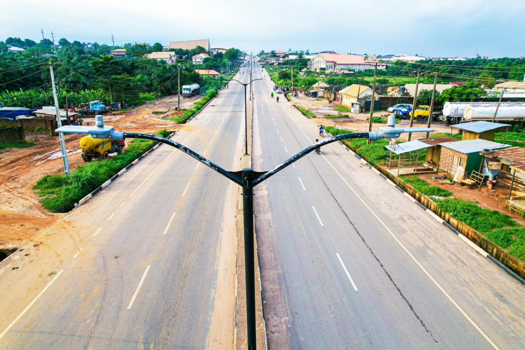Tisefunmi_'s tweet image. Look at the road done by Dapo Abiodun, they should do it like this across the state. #WorkInProgress #Dapofixogunroads

OBA ERINWOLE ROAD SAGAMU