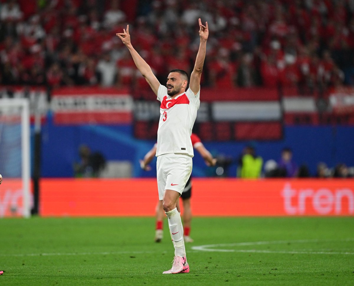 Bin cihana değişmem şu öksüz Türklüğümü ….