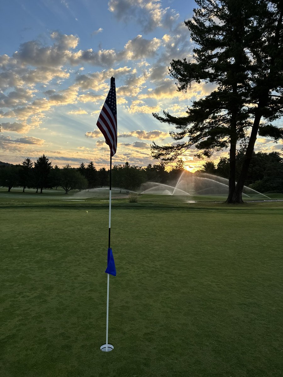 OGCgrounds's tweet image. Holding strong headed into July 4th! Survived heatwave #1 of the season and was gifted a few cool mornings before getting back to normal summer temps. Enjoy the course! @Gmanos86 @USGAGrnSection