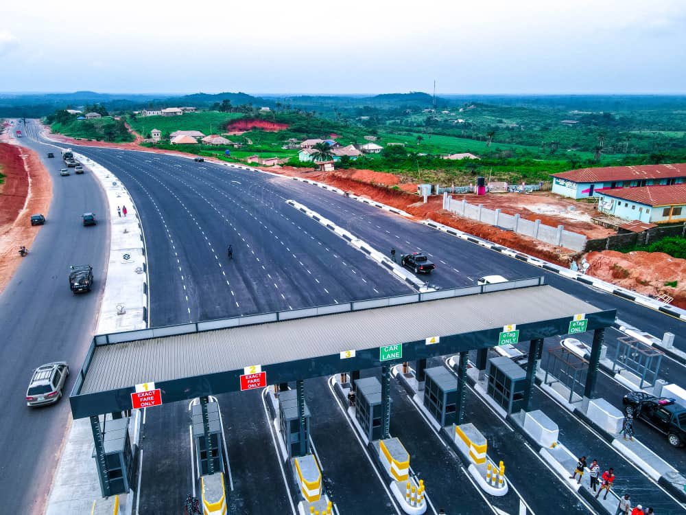 humairehhassan's tweet image. Governor Dapo Abiodun has really transformed this Ijebu Epe Road. Ogun state is a work in progress. 

#WorkInProgress #Dapofixogunroads