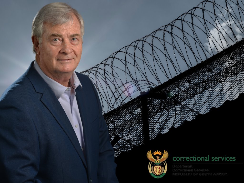 Rabbitking007's tweet photo. 🔴 ‘Correctional facilities must produce own food and save taxpayers money’, 
says Correctional Services Minister Pieter Groenewald.
Is it good to put prisoners to work ? ... 🤔🤔🤔 https://t.co/e0a5ZRowWM