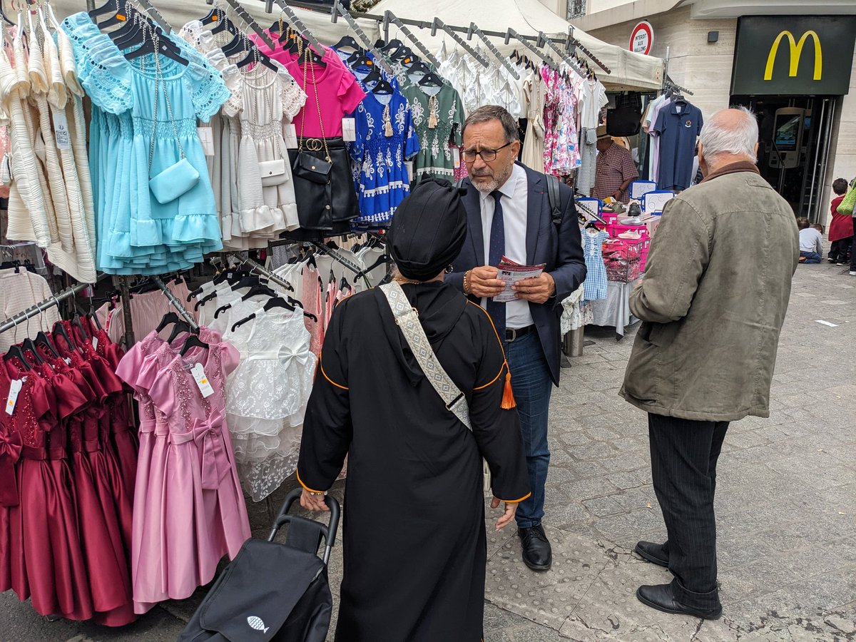 Ce matin, la campagne continue sur les marchés !

Il nous reste 72h pour affirmer que seule la gauche peut être un barrage crédible à l'extrême-droite.

Face à la fuite en avant des macronistes, nous tenons la digue de la défense de nos principes.
#NouveauFrontPopulaire
