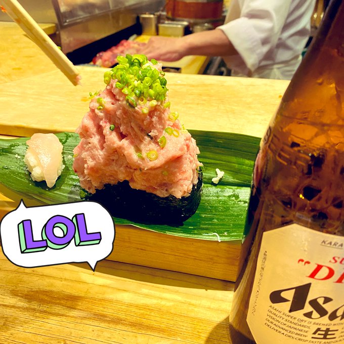 ねぎとろすごい好きだから嬉しいけど でかぁ:( ;&acute;꒳`;)  食べ方わからないやつ。 マナー悪いかもだけど上から食べてバラバラに食べて、、、寿司の作る人 なんかごめんなさい。  おいしいです♡ https://t