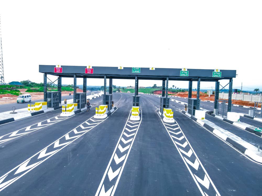 Tisefunmi_'s tweet image. Ogun State is a #WorkInProgress. Dapo Abiodun is trying, imagine constructing roads like these in Ijebu Epe road.

 #Dapofixogunroads