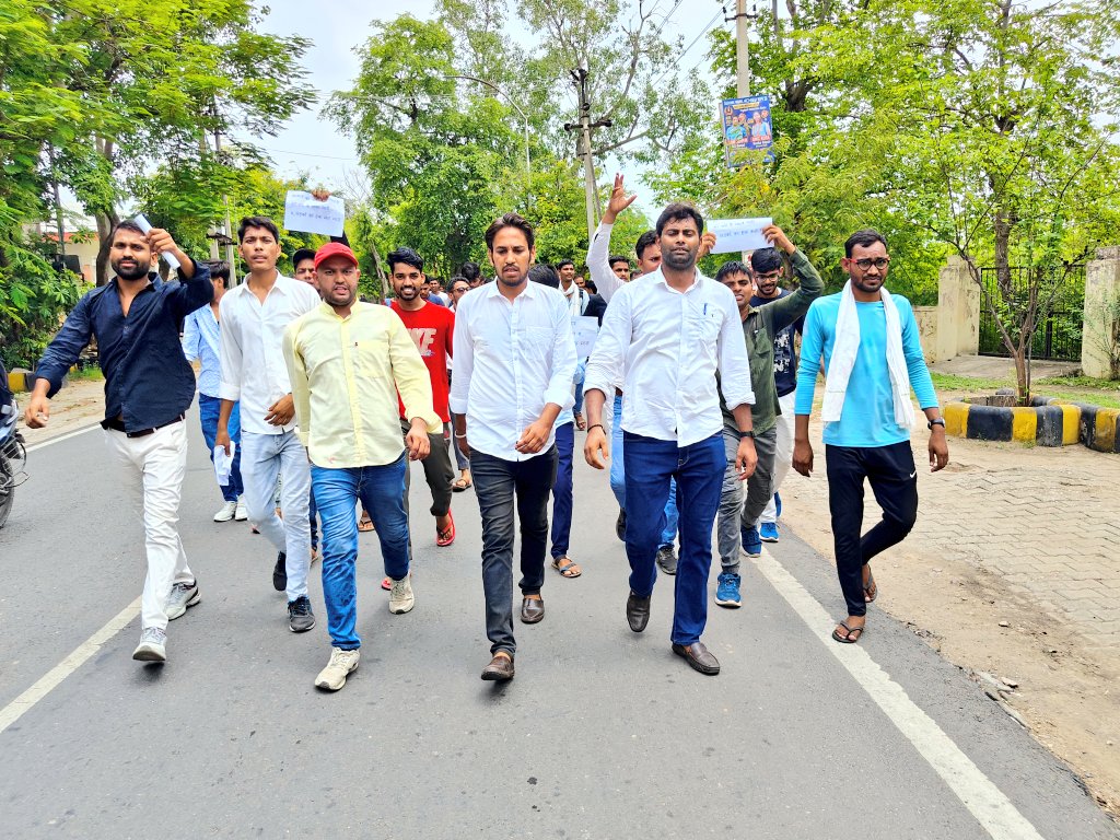 YogeshYadav_1's tweet photo. हक और अधिकारों की लड़ाई निरंतर जारी रहेगी आज अलवर में जबरदस्त प्रदर्शन...
#महिला_आरक्षण_वापस_लो https://t.co/7HWYjtSwp7